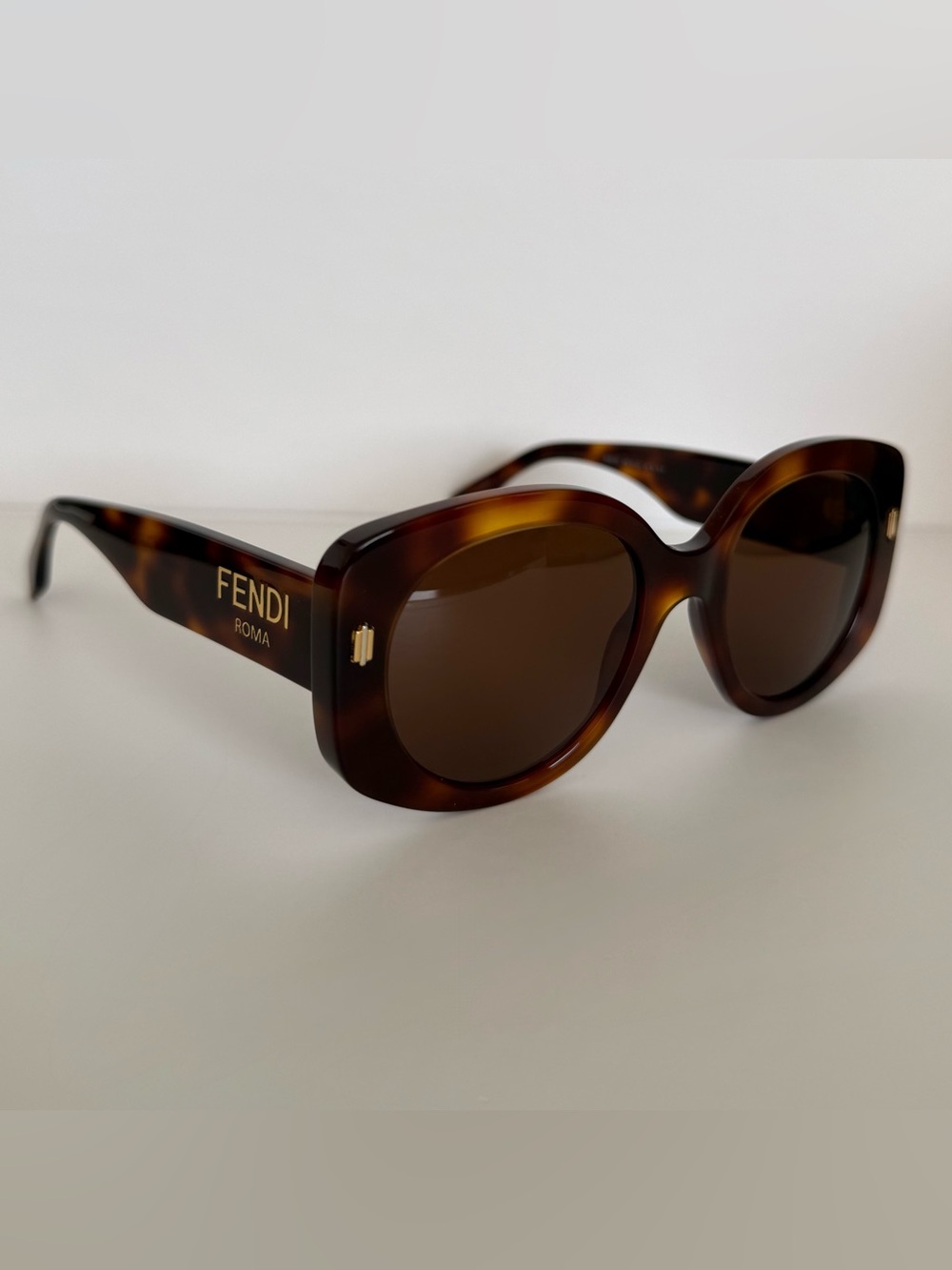 NEW!!! Fendi women oversized sunglasses FE40137I 53E Authentic